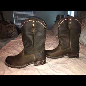 Ariat Boots Size 10 worn once!